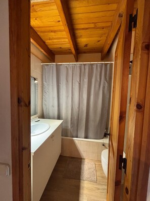 Baignoire, bidet, savon, shampoing