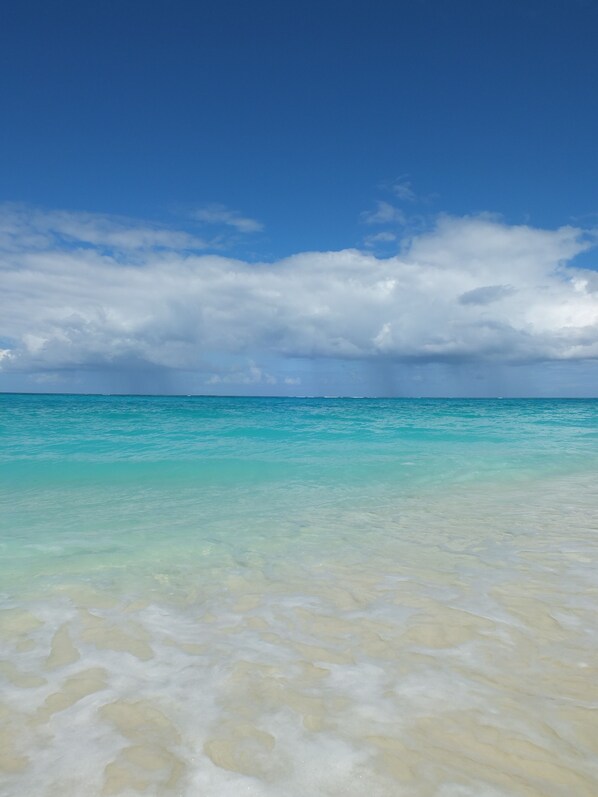 Beach nearby, sun-loungers, beach towels