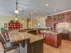 Fridge, microwave, oven, stovetop - Supremely Gorgeous Home - Infinity Pool, Hot Tub, Fabulous Amenities. (Hilton Head Island)