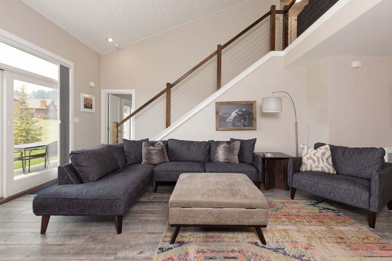 Una Smart TV, una chimenea