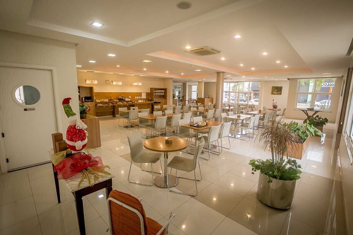 free daily full breakfast