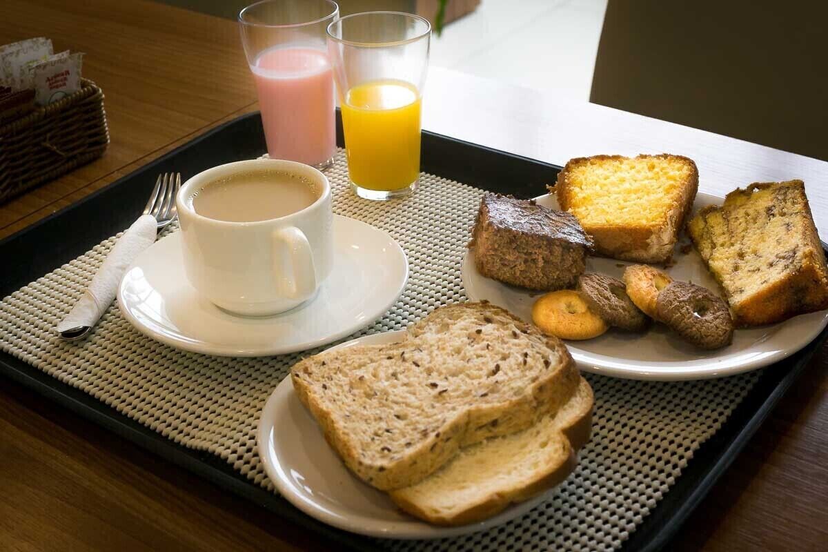 free daily full breakfast