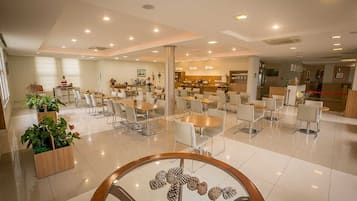 Desayuno completo incluido todos los días