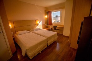 Executive Single Room | Minibar, desk, laptop workspace, blackout drapes - Zago Hotel (Lages)