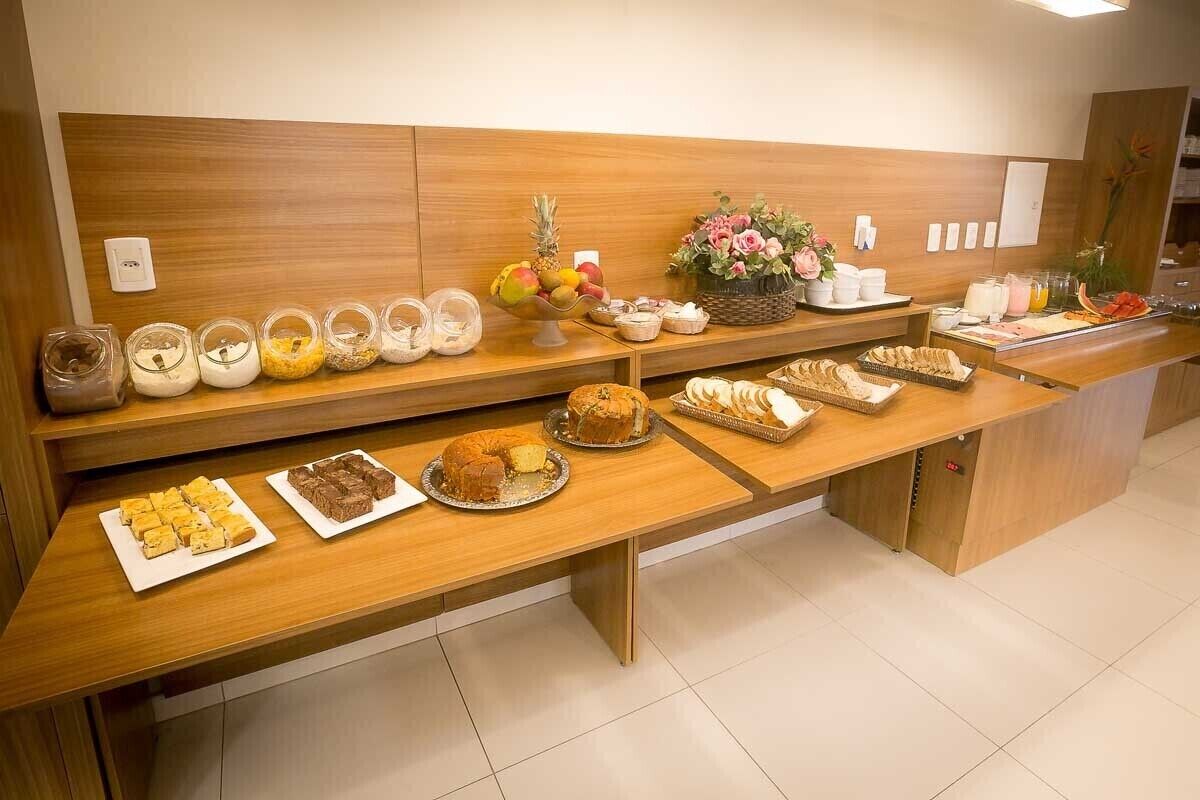 free daily full breakfast