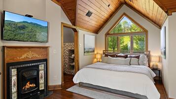 4 bedrooms, desk, iron/ironing board, free WiFi