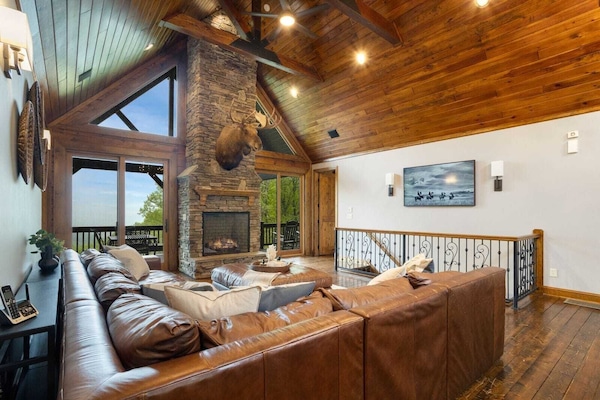 Welcome to Mountain Laurel Lodge