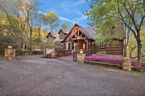 Exterior - Enchanting Log Home with 4 Suites (Boone)