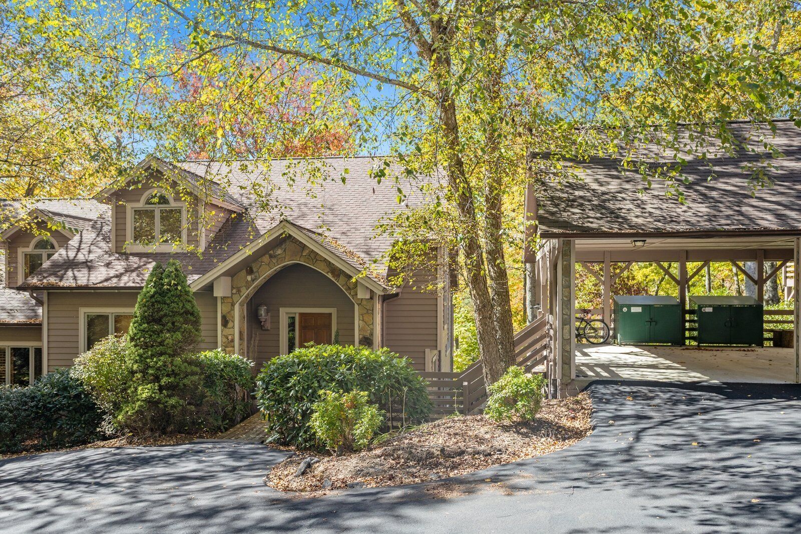 المنشأة من الخارج