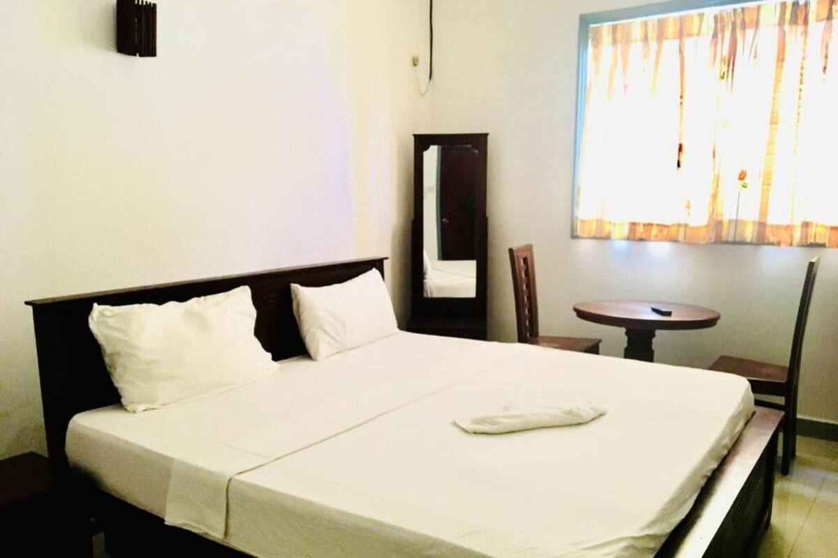 Economy Double or Twin Room | Iron/ironing board, free WiFi