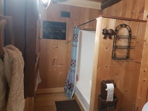 Towels, soap, toilet paper - Cozy waterfront cabin on 20 acres (Wiggins)
