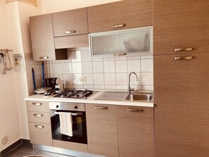 Fridge, microwave, oven, dishwasher - Dimora Giulietta Standard Apartment (Lecce)