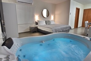 小型套房 (Sea of Galilee View) | 私人 SPA 浴缸