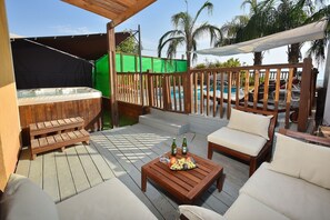 Honeymoon Suite (Sea of Galilee View) | Terrace/patio