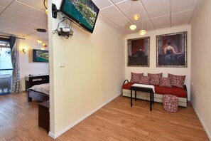 Honeymoon Suite (Sea of Galilee View) | Living area