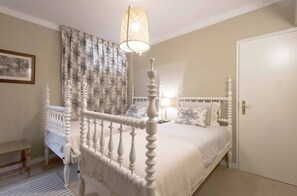 3 quartos, ferros/tábuas de passar roupa, Wi-Fi, roupa de cama