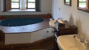 Panoramic Suite Cotopaxi | ห้องน้ำ | ของใช้ในห้องน้ำฟรี, ไดร์เป่าผม, ผ้าเช็ดตัว