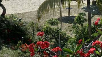 In Strandnähe, Liegestühle, Strandtücher