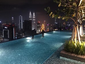 Outdoor pool - DvSuite (Kuala Lumpur)