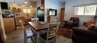 Quaint  Corner Stone Guest Cottage - 