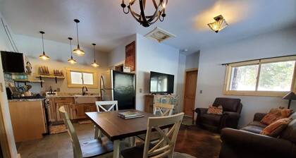 Quaint Corner Stone Guest Cottage -