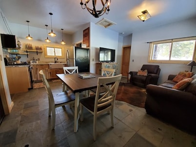 Quaint Corner Stone Guest Cottage -