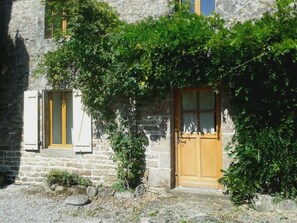 تفاصيل الفندق من الخارج