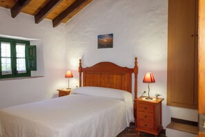 5 habitaciones, tabla de planchar con plancha y wifi gratis 