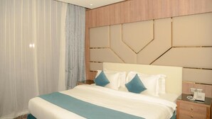 In-room safe, desk, laptop workspace, blackout curtains - Mora hotel (Jeddah)