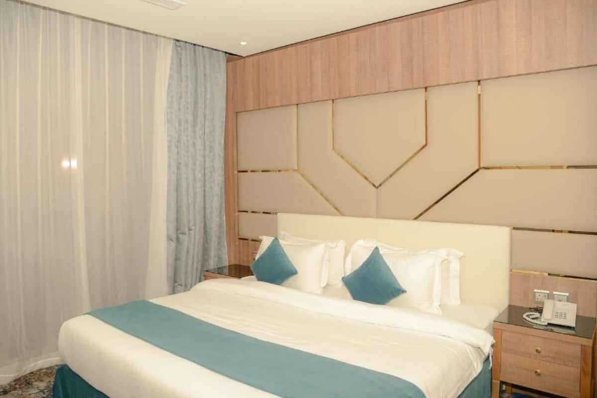 In-room safe, desk, laptop workspace, blackout drapes