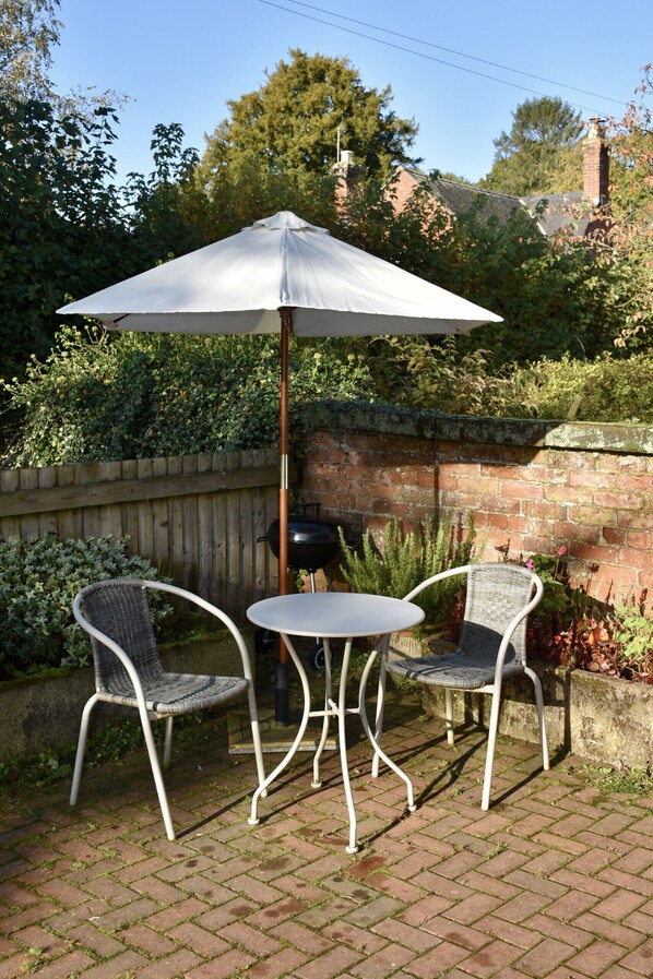Outdoor dining - Cheese Room Cottage (Marchamley)