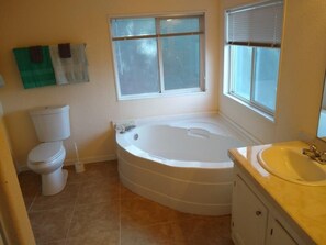 Handtücher, Seife, Shampoo, Toilettenpapier