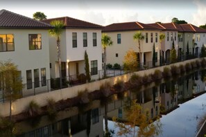 Exterior - Villa Lago Luxury! Comfort Abounds! Steps to Baytowne Wharf, 2 Golf Carts! (Miramar Beach)