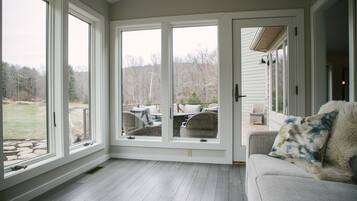 Télévision, cheminée