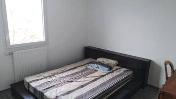 2 slaapkamers, een strijkplank/strijkijzer, wifi, rolstoeltoegang