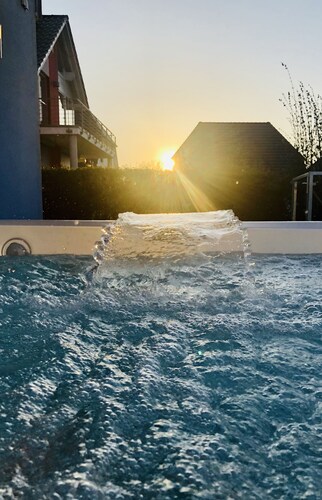 EXCLUSIVE CAPITAL HOUSE*****Sauna,Whirlpool,Barbecue-Lakeview, Highspeed Internet