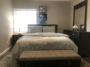 1 bedroom, iron/ironing board, WiFi, bed sheets - Private Executive Suite #2 - Large One Bedroom (Thornton)