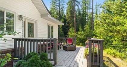 The Hillside House ubicada a 8 millas de la entrada oeste del Parque Nacional Glacier