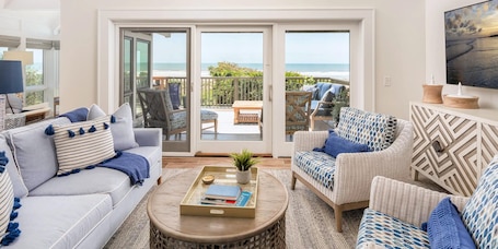 TV, books. Oceanfront 4BR Retreat - Great for 3-4 Couples