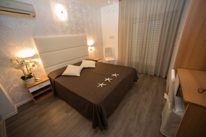 Habitación clásica con 1 cama doble o 2 individuales | Caja fuerte, wifi gratis, ropa de cama