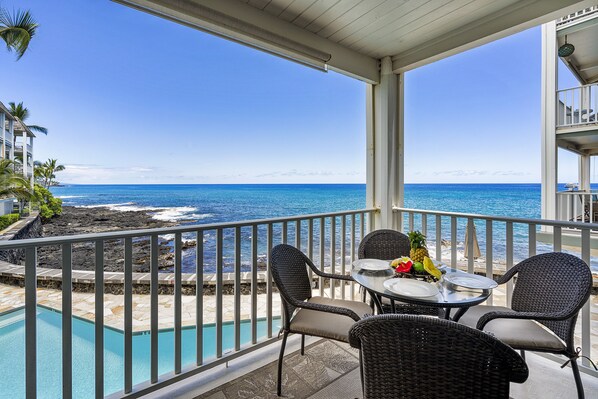 Outdoor dining - Absolute OCEANFRONT; Walk to Beach/Kona Town, A/C, Oceanfront Pool, Elevator (Kailua-Kona)