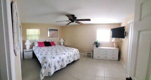 2 habitaciones, tabla de planchar con plancha, wifi y ropa de cama 