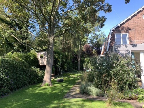 Villa Zonnehof, in the center of Leiden, with a large garden, 30 minutes from Amsterdam