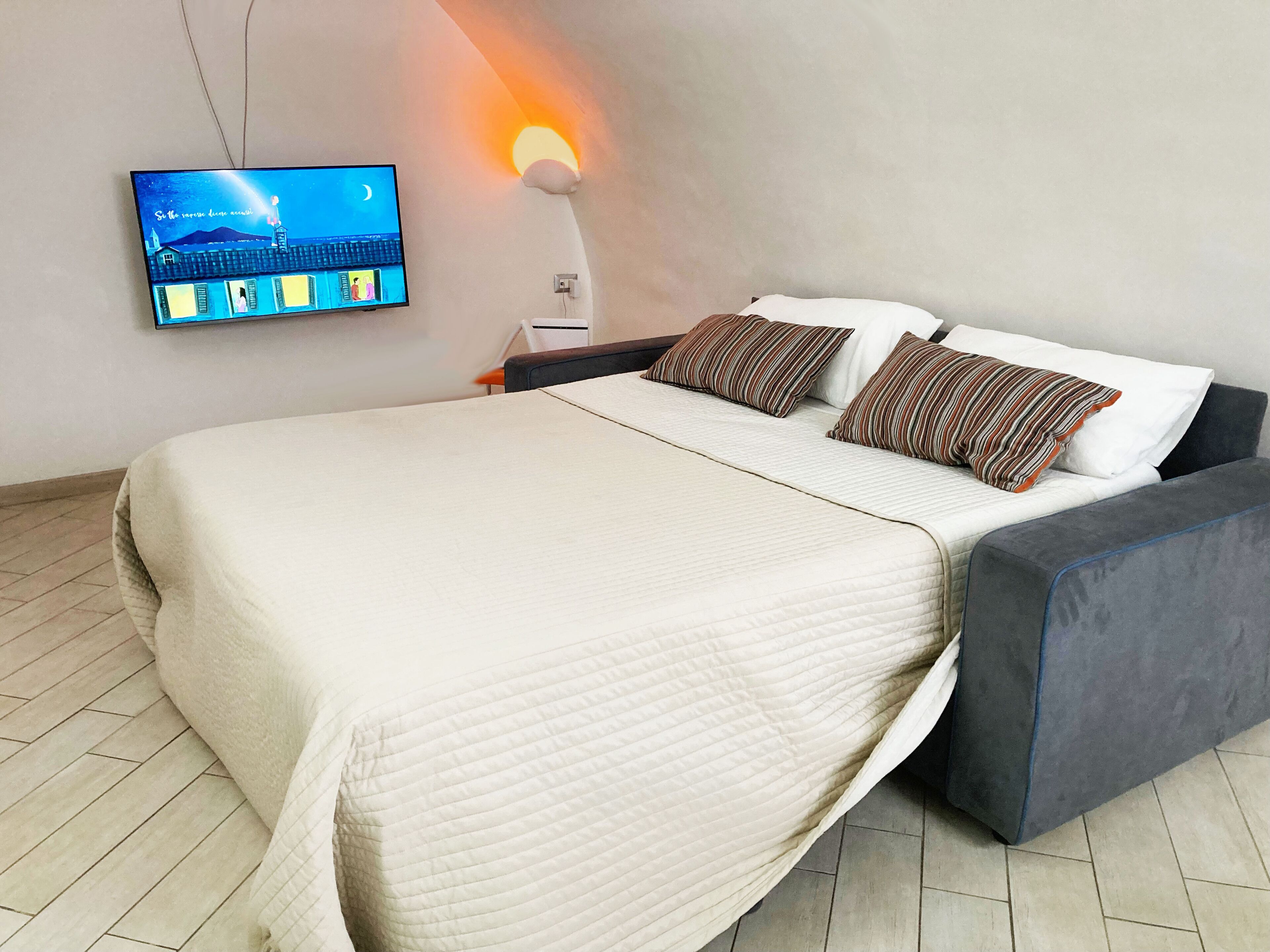 2 bedrooms, in-room safe, desk, iron/ironing board