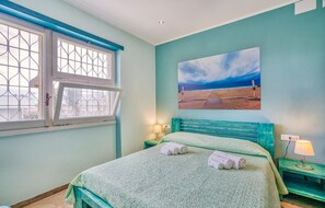 5 slaapkamers, reisbedje, beddengoed