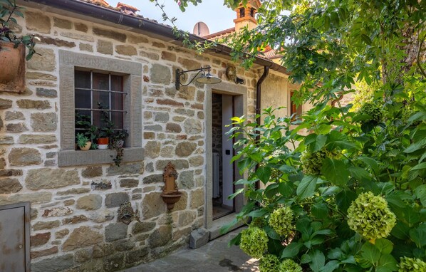 Exterior detail - Stunning home in Pieve Santo Stefano (Pieve Santo Stefano)