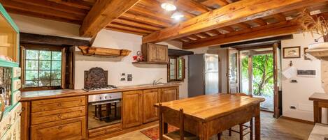 Fridge, stovetop, dishwasher, coffee/tea maker