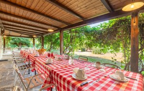 Outdoor dining - Nice home in Pieve Santo Stefano (Pieve Santo Stefano)