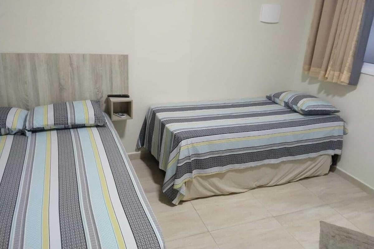 Familiekamer | 12 slaapkamers, een minibar, verduisterende gordijnen