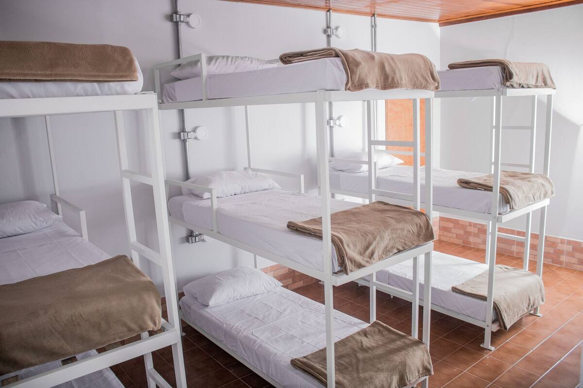 Dormitorio compartido básico, dormitorio mixto (2) | Wifi gratis y ropa de cama